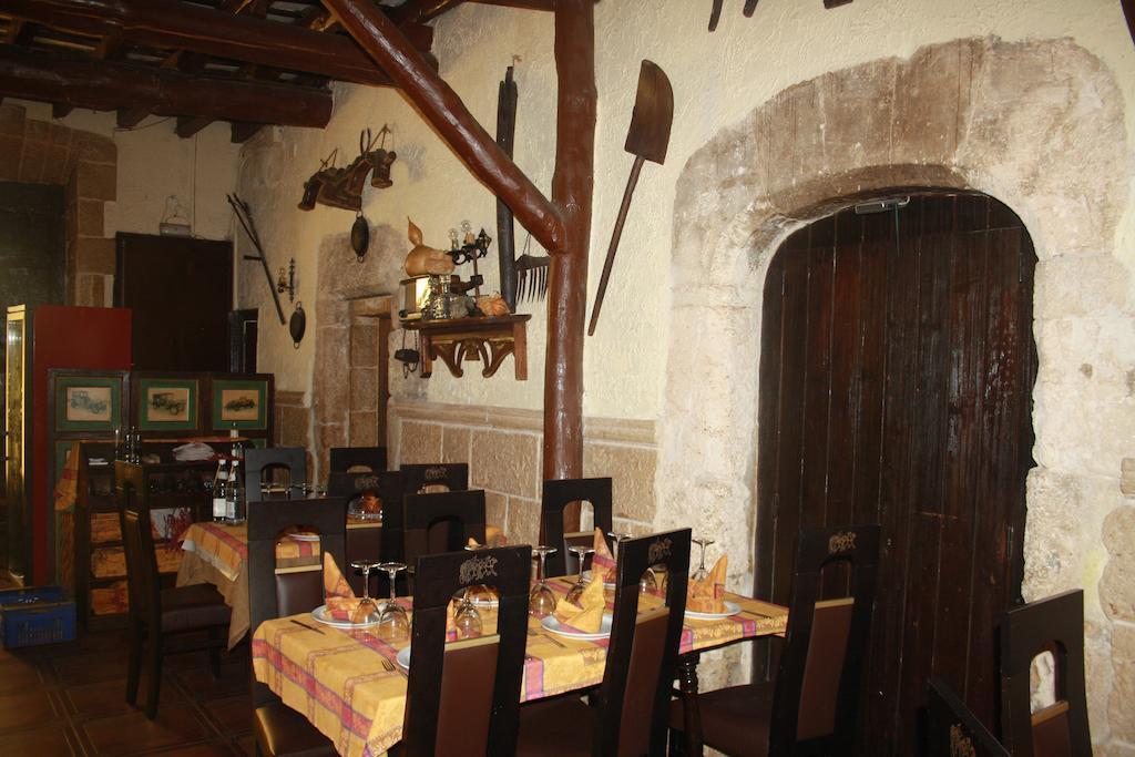 Hostal Restaurante La Diligencia Cunit Exterior photo