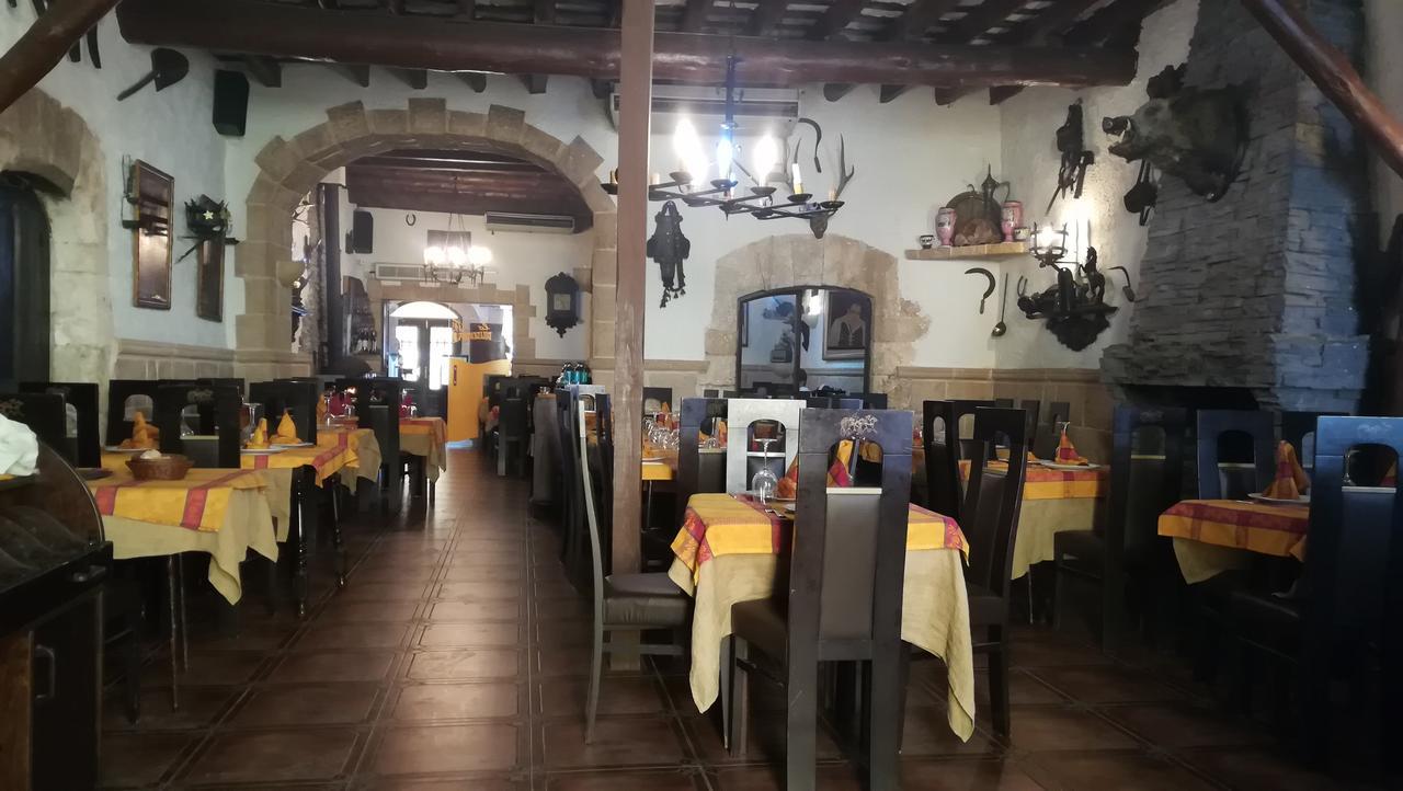 Hostal Restaurante La Diligencia Cunit Exterior photo